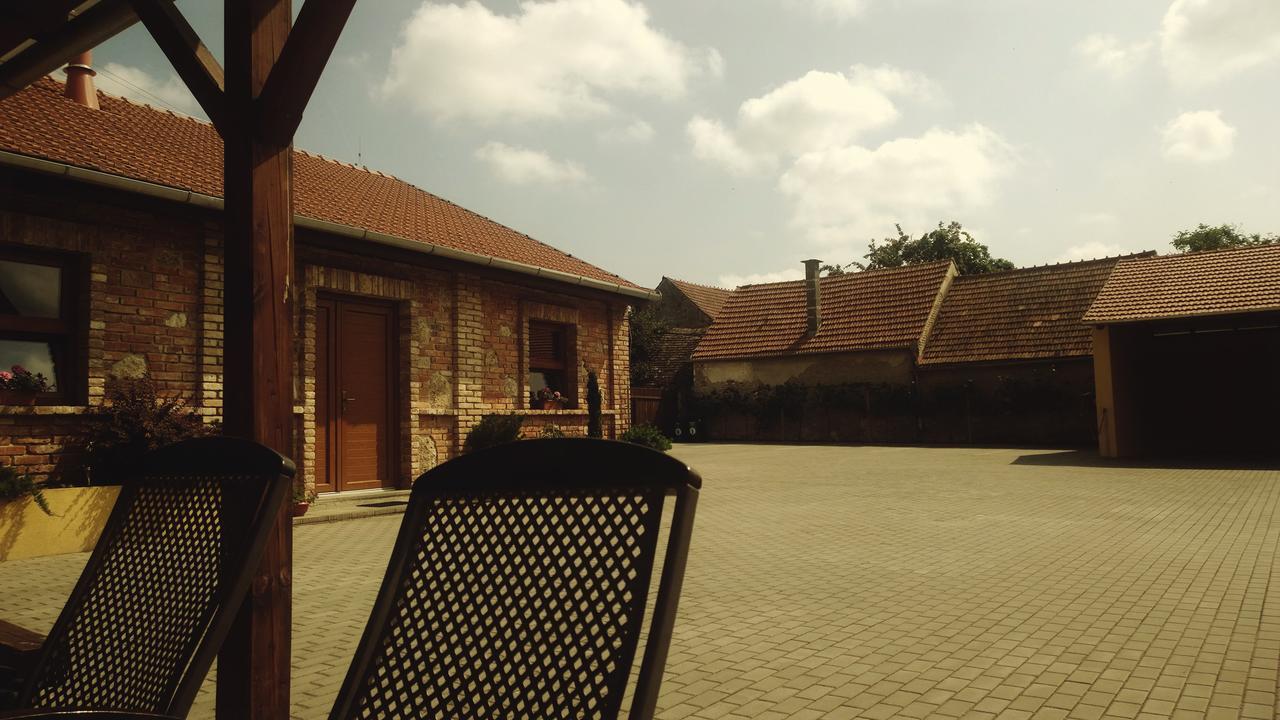 Hotel Sedlecky Dvur à Sedlec  Extérieur photo