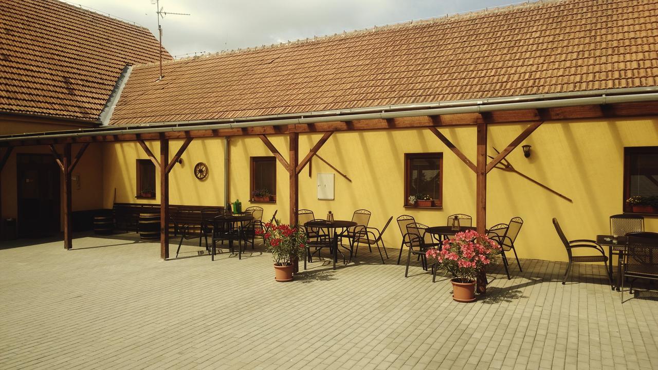 Hotel Sedlecky Dvur à Sedlec  Extérieur photo